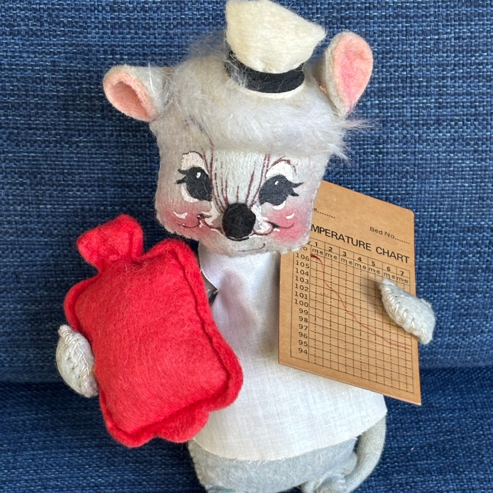 VINTAGE 1965-66 ANNALEE DOLLS Mobilitee “Doctor Mouse “ FELT MOUSE Figurine  USA